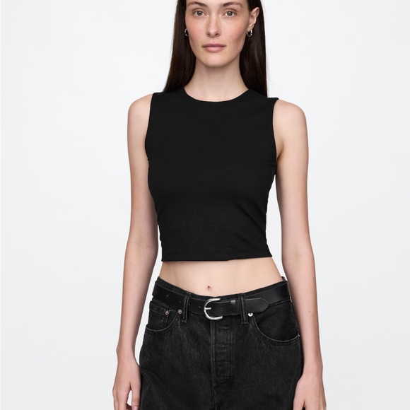 Black Sleeveless Crop Top - Picture 1 of 3